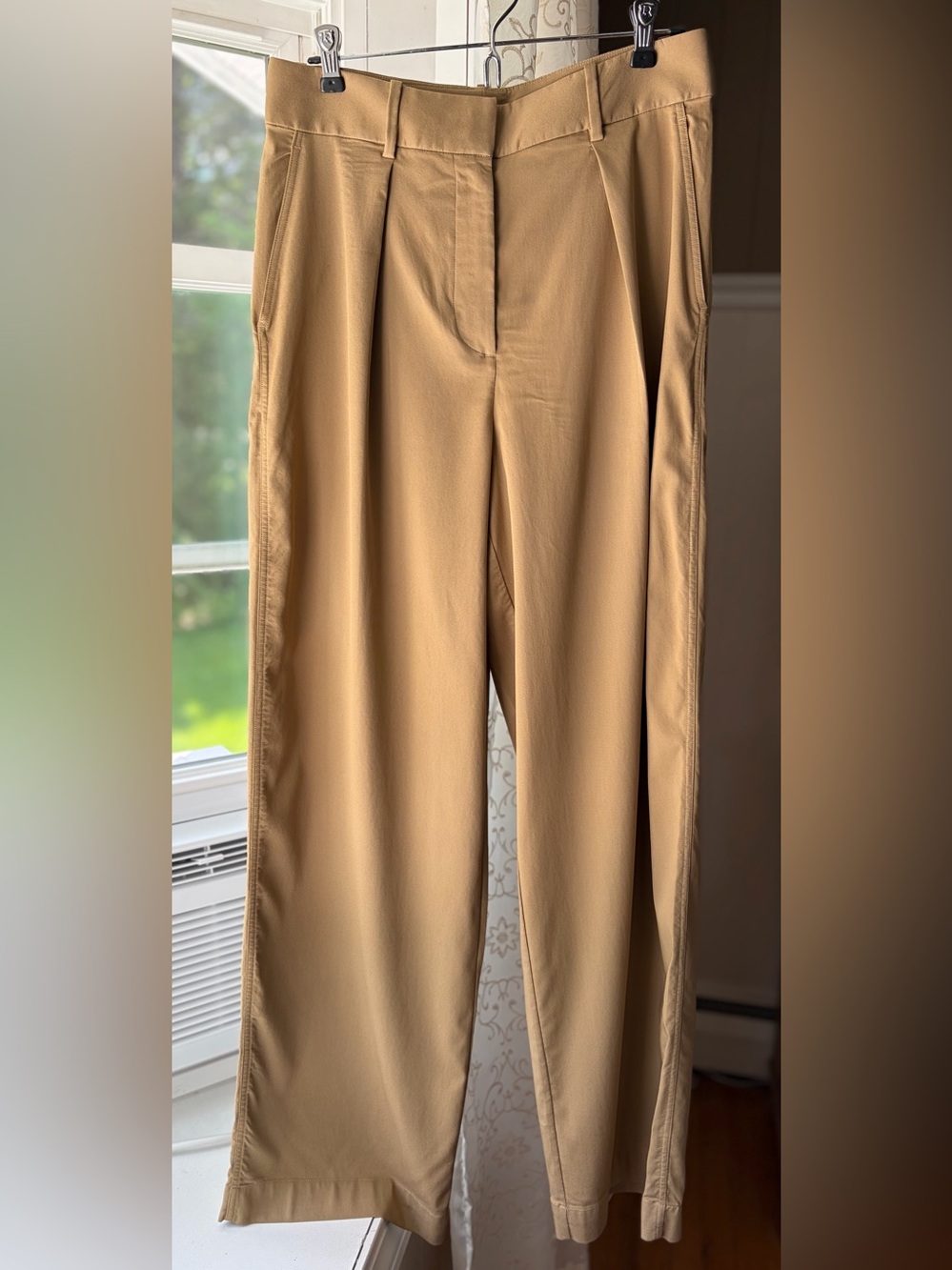 Lululemon Women’s Pleated High Rise Dress Trousers Tan Business Casual Sz 8 EUC